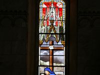 N2008080050 Descente de croix avec un reste de vitrail du XVIème. Offert par Elisabeth JOUBERT