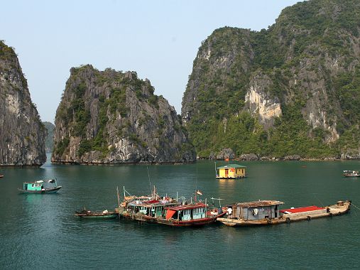 Halong Baie d'Halong : paysage légendaire qui a séduit les voyageurs depuis des siècles, la baie d'Halong a été souvent...