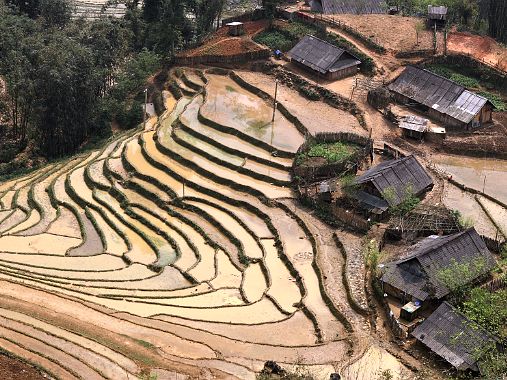 Minorités Sapa et les minorités du nord : avec ses massifs couverts de forêts, ses cultures en terrasse et ses villages ethniques,...