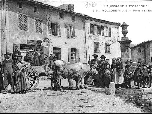 Place de la fontaine La place de la fontaine