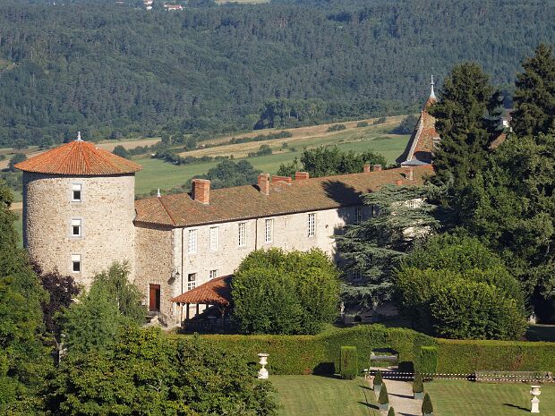 Le château Propriété des descendants de Lafayette, ce château vous propose des chambres d'hôte de grand confort.