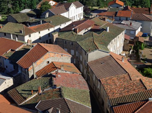 Le Bourg Au gré des rues et ruettes du bourg de Vollore, se découvrent les traces du passé. Beaucoup plus actif il y a quelques...