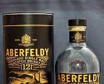 ABERFELDY_B01 ABERFELDY 12 ans Of 40% Ecosse / Highlands Ce single des Highlands du Sud se montre particulièrement doux et gourmand, tant au nez qu'en bouche.