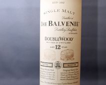 BALVENIE_B02 BALVENIE (The) 12 ans Double Wood Of 40% Ecosse / Speyside Ce single malt, un grand classique du Speyside, vieilli en fûts de bourbon a été affiné un an dans...