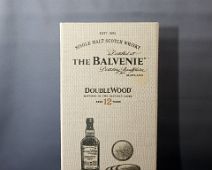 BALVENIE_B03 BALVENIE (The) 12 ans Double Wood Of 40% Ecosse / Speyside Ce single malt, un grand classique du Speyside, vieilli en fûts de bourbon a été affiné un an dans...