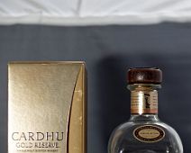 CARDHU_B09 CARDHU Gold Reserve Of 40% Single Malt Whisky, Ecosse / Speyside, Version sans mention d’âge de la distillerie Cardhu, ce whisky a vieilli en fûts de chêne...